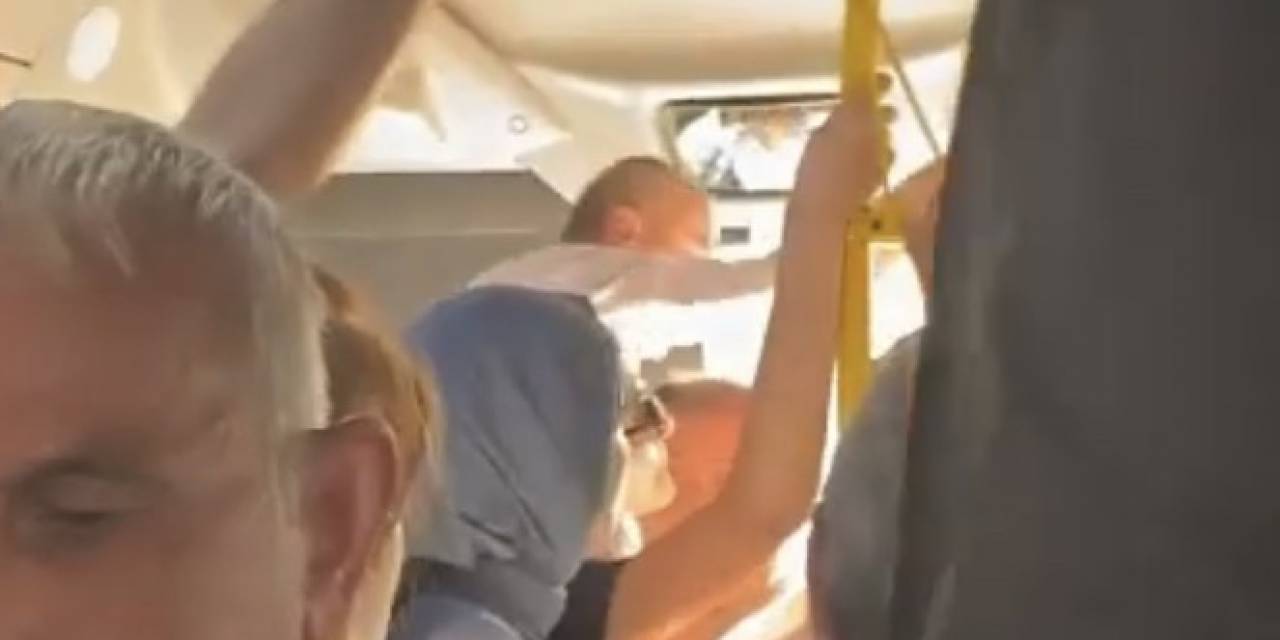 Orta Kapıdan Binen Yolcuya Kızıp Herkesi İndirmek İstedi