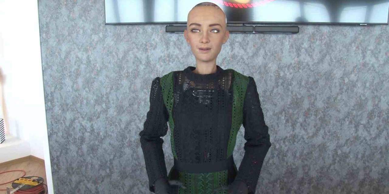 İnsana En Çok Benzeyen Robot Sophia, Çamlıca Kulesi’nde Radyo Yayını Yapacak