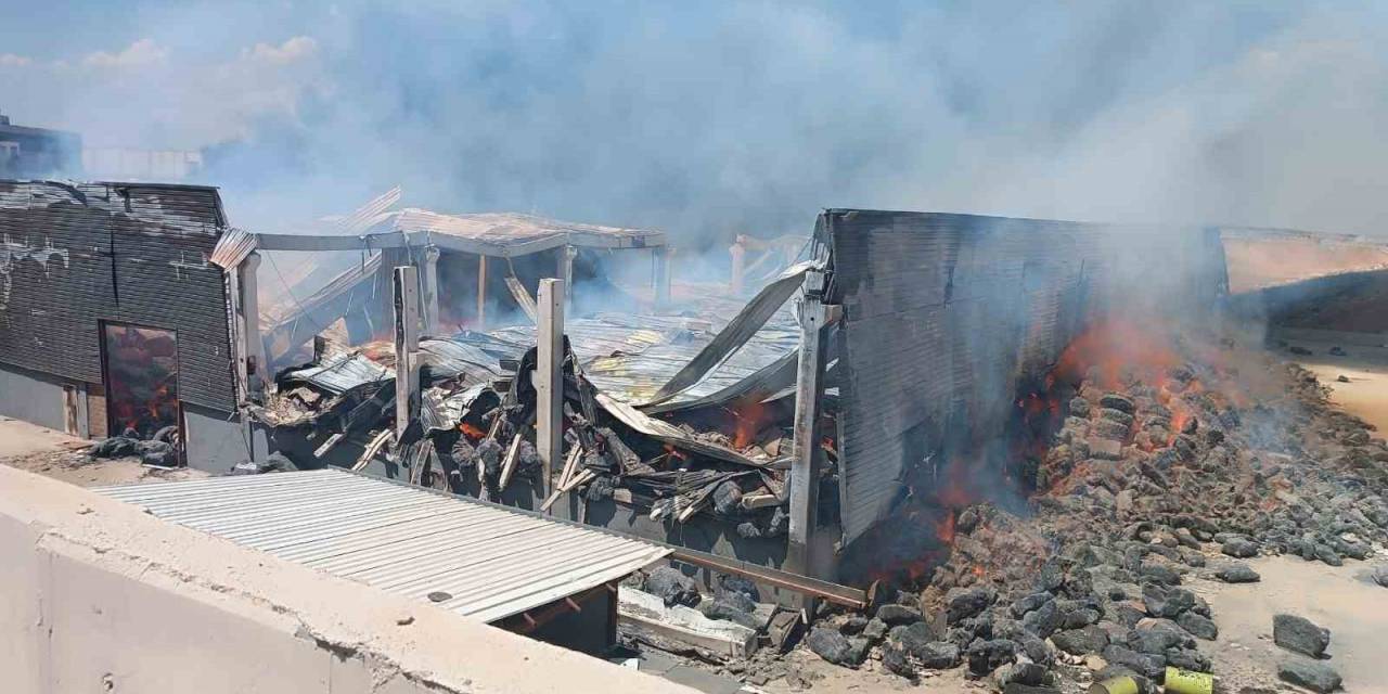 Gaziantep’te Fabrika Yangınına 4 Saattir Müdahale Ediliyor