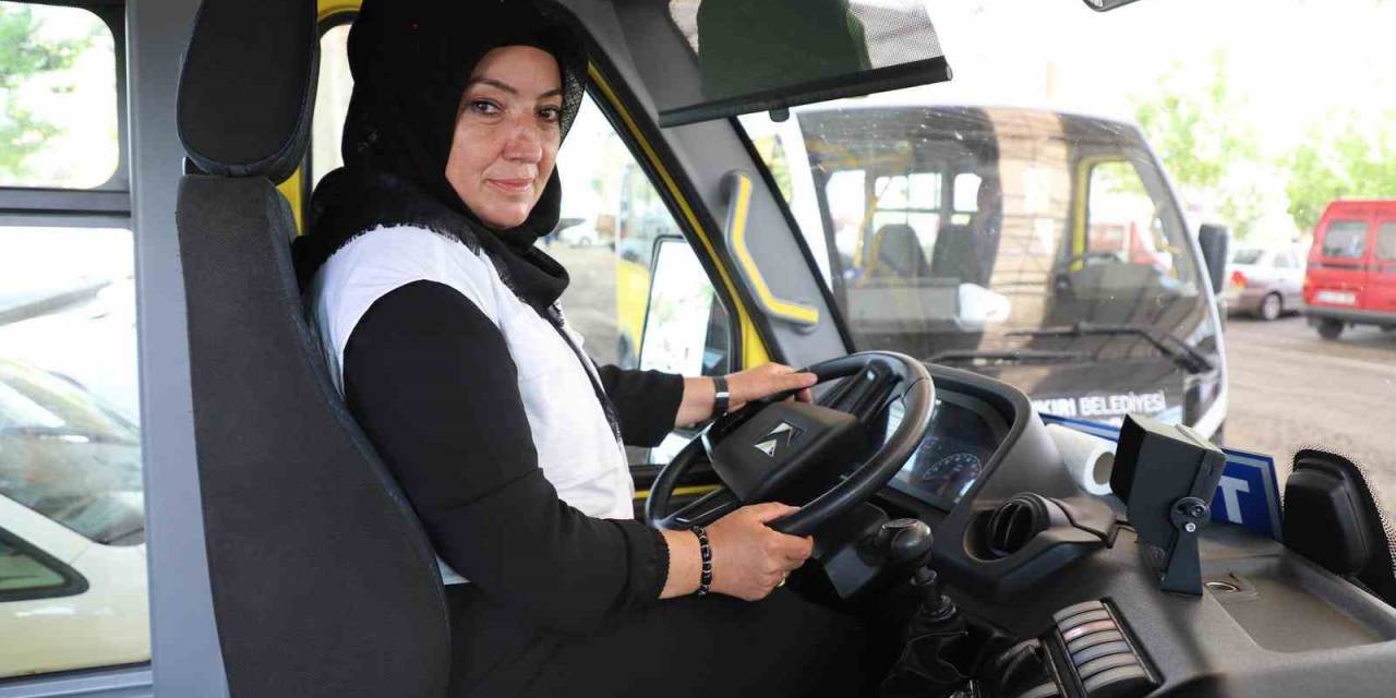 En Büyük Hayali Şoför Olmaktı: Belediye Otobüsünde İşini Aşkla Yapıyor