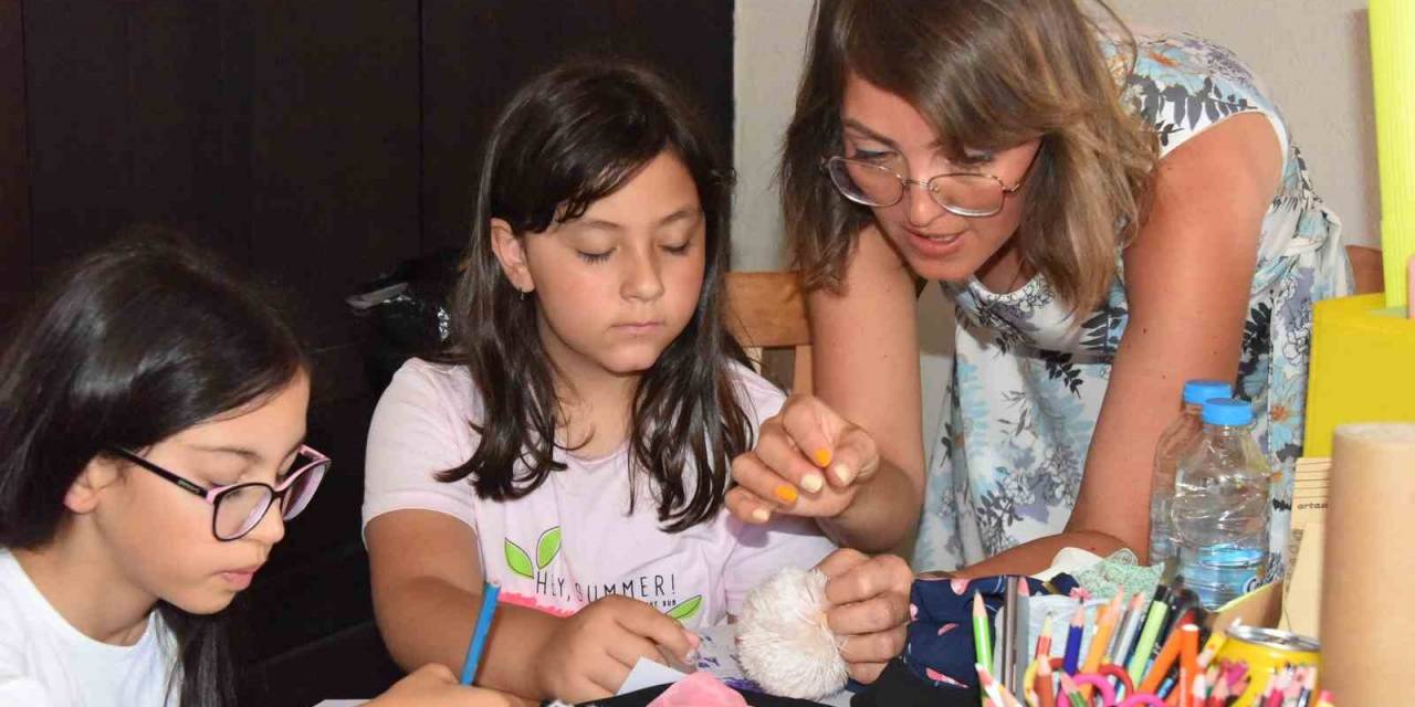 Atık Malzemelerden Kostüm Dikecekler