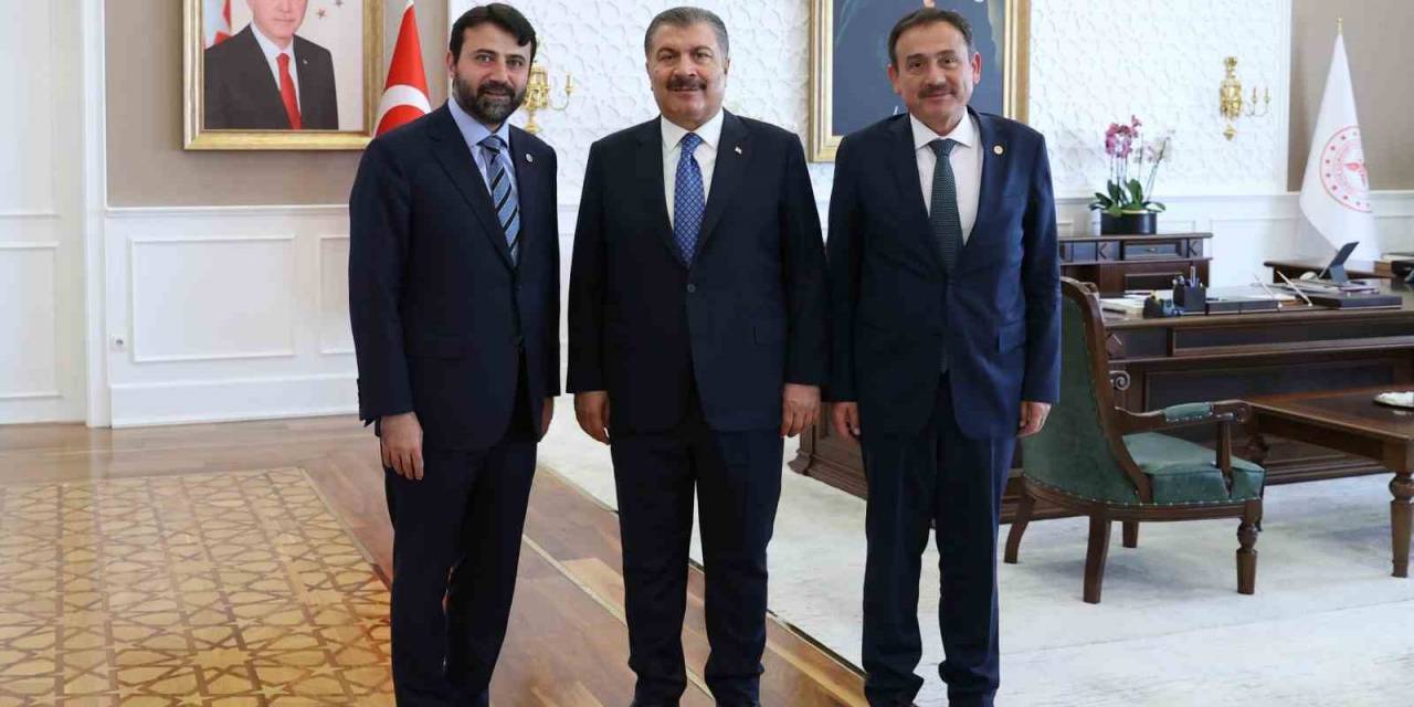 Ak Parti Milletvekilleri Sağlık Bakanı Koca İle Bir Araya Geldi