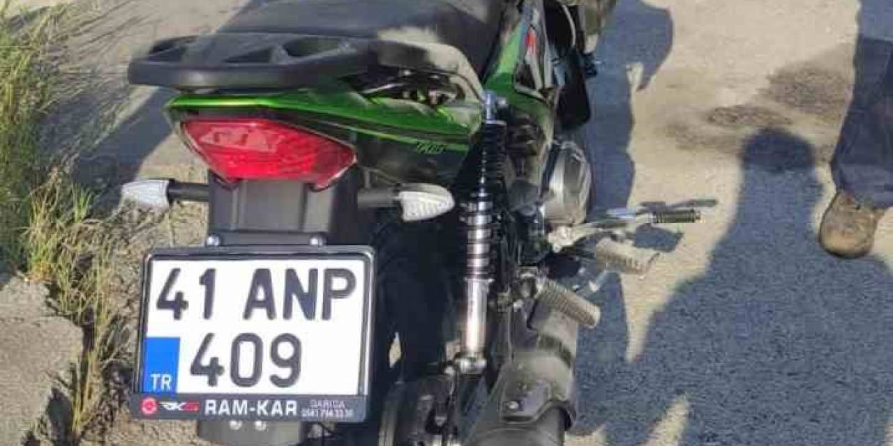 Motosiklet İle Otomobil Çarpıştı