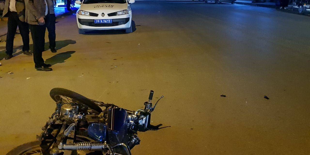Motosikletin Çarptığı Adam Ağır Yaralandı: Kaza Anı Kamerada