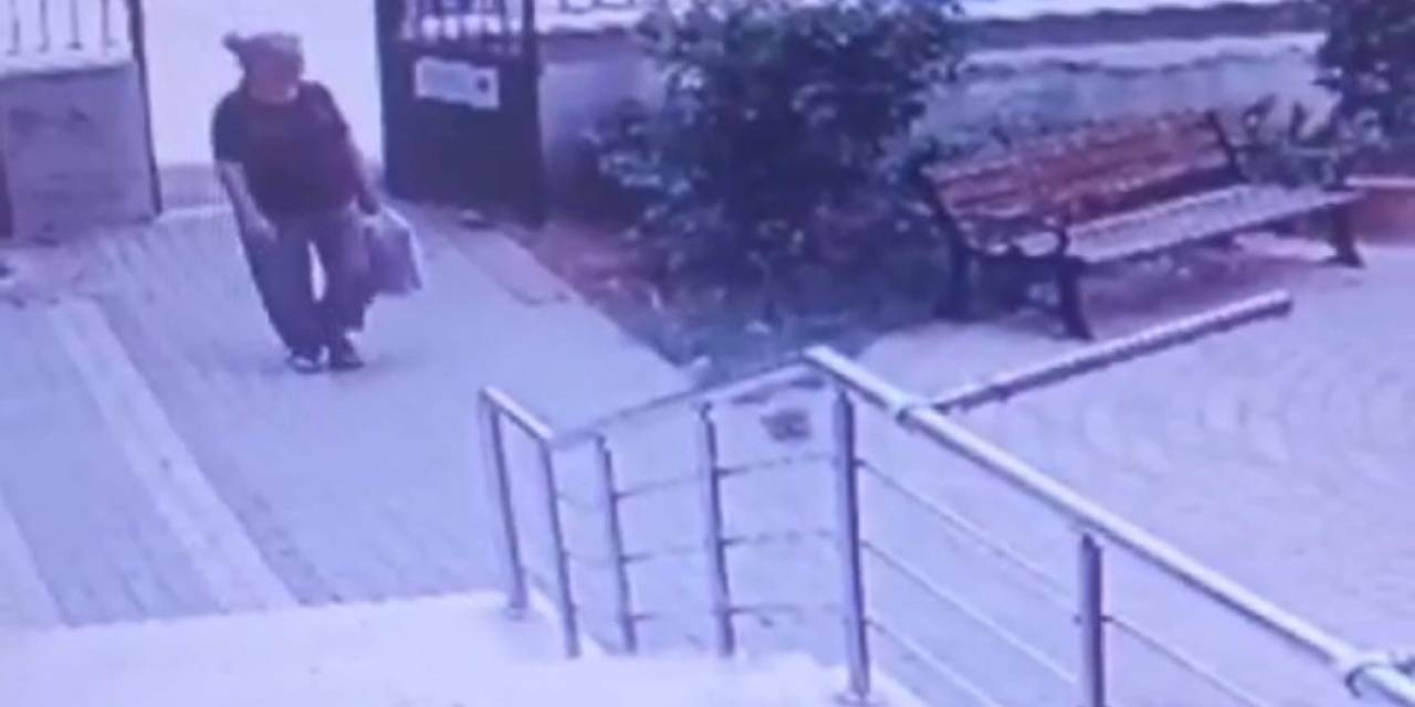 Kuaför Bahçesindeki Reyhanları Böyle Çaldı