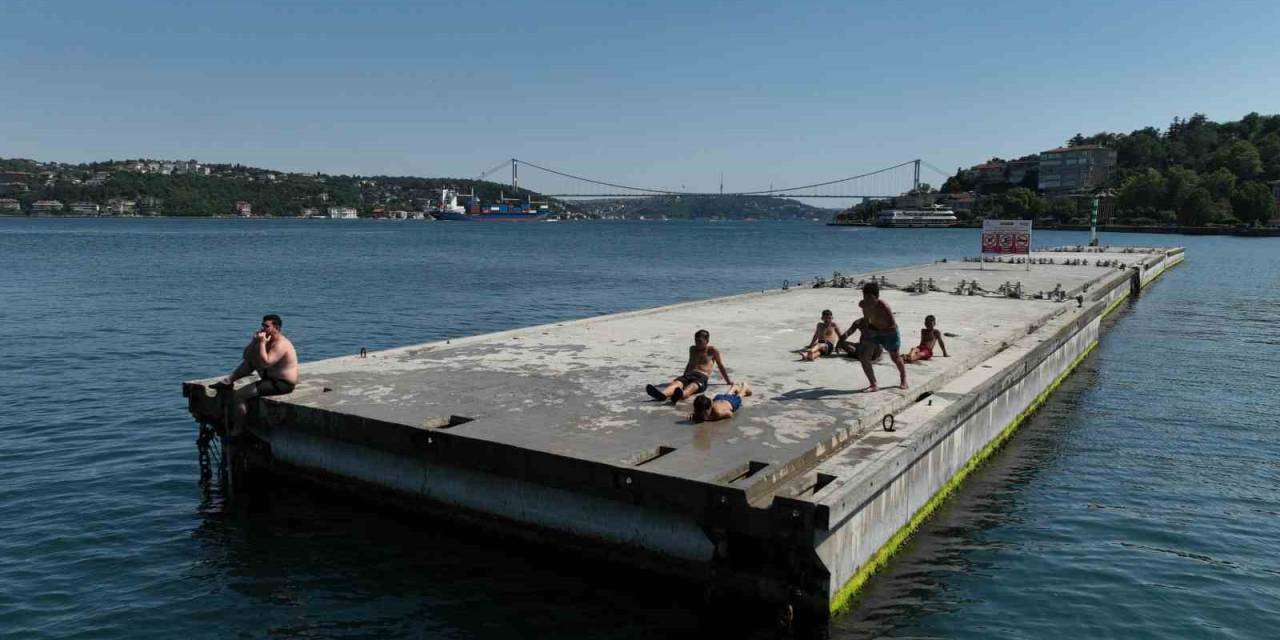 Sıcaktan Bunalanlar Köprü Manzaralı Boğaz’da Serinledi