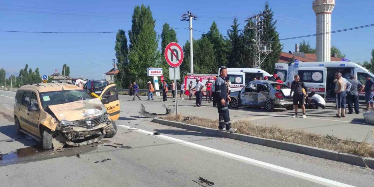 Konya’da Hafif Ticari Araçla Otomobil Çarpıştı: 1 Ölü, 1 Yaralı