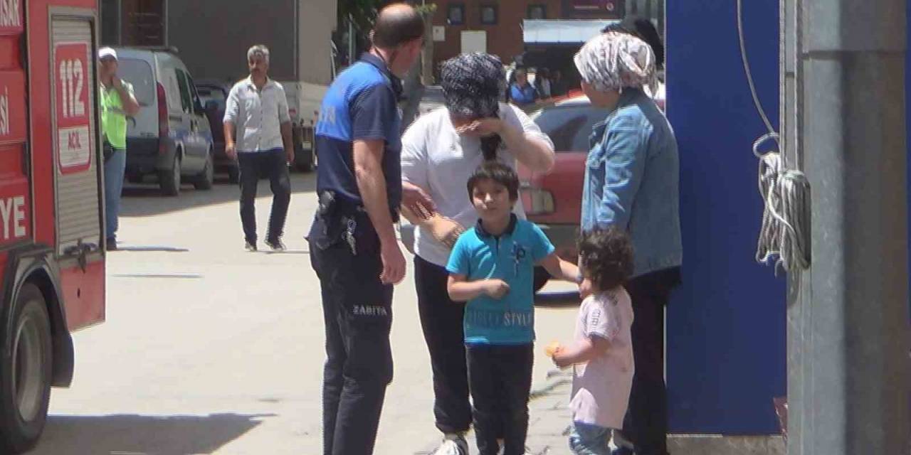 Afyonkarahisar Belediyesi Zabıtasına Kızan Seyyar Simitçi Çocuklarının Yakmakla Tehdit Etti