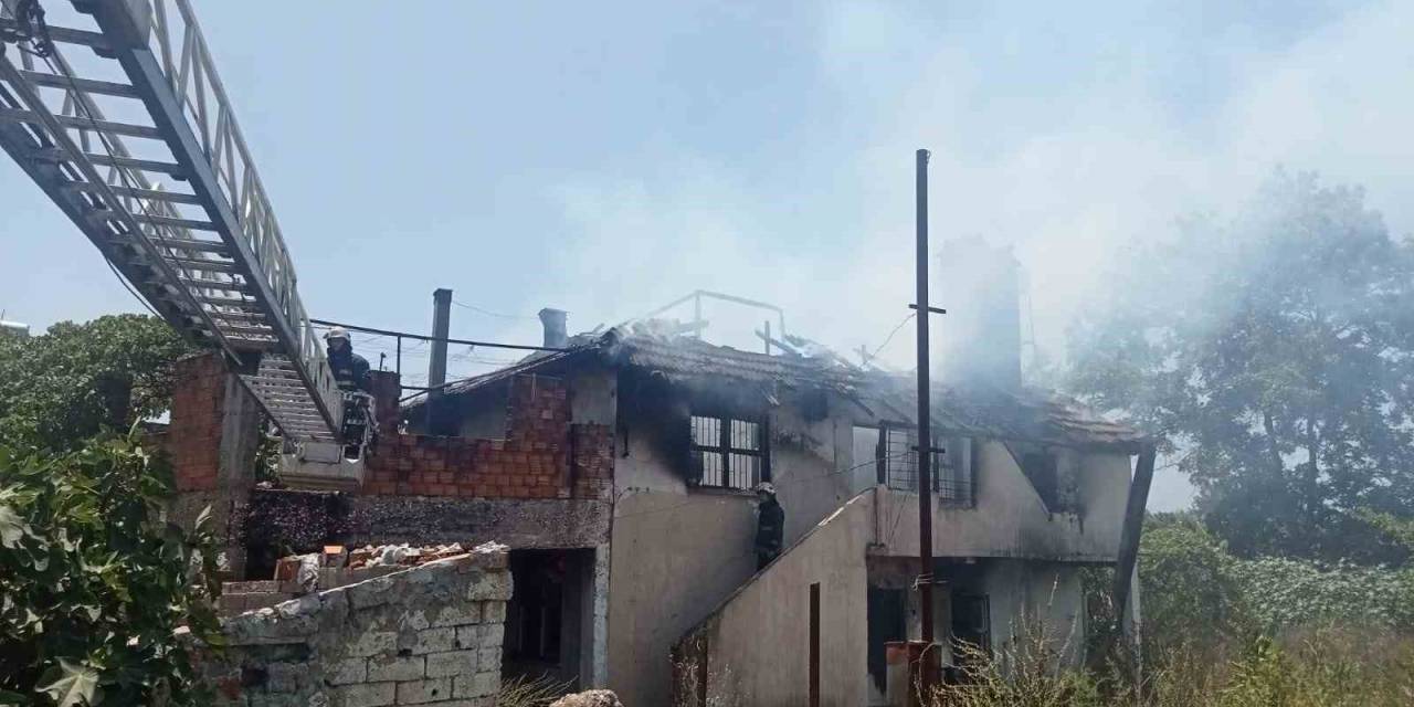 Kardeşlere Miras Kalan Ev Alev Alev Yandı