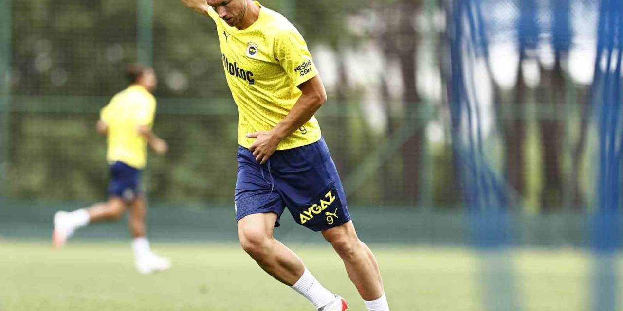 Fenerbahçe’de Yeni Transfer Edin Dzeko, İlk Antrenmanına Çıktı