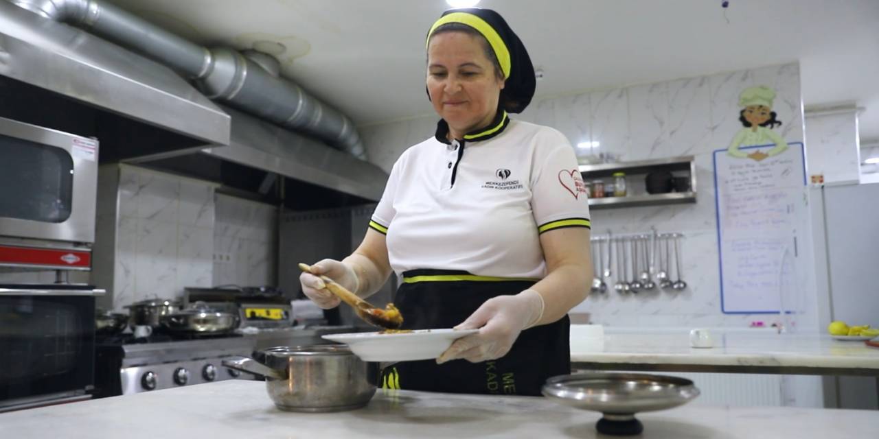 Merkezefendi Kadın Kooperatifinde Kadınlar Hayata Lezzet Katıyor