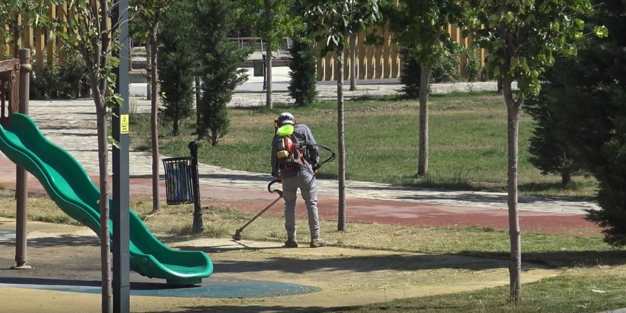 Malatya’da Parkların Bakım Ve Onarımları Sürüyor