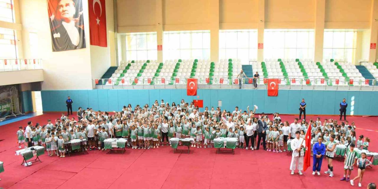 Salihli’de Yaz Spor Kursu 2 Bin Öğrenci İle Başladı