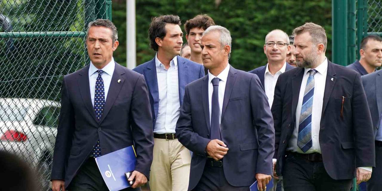 Fenerbahçe’de Teknik Direktör İsmail Kartal İçin İmza Töreni Düzenlendi