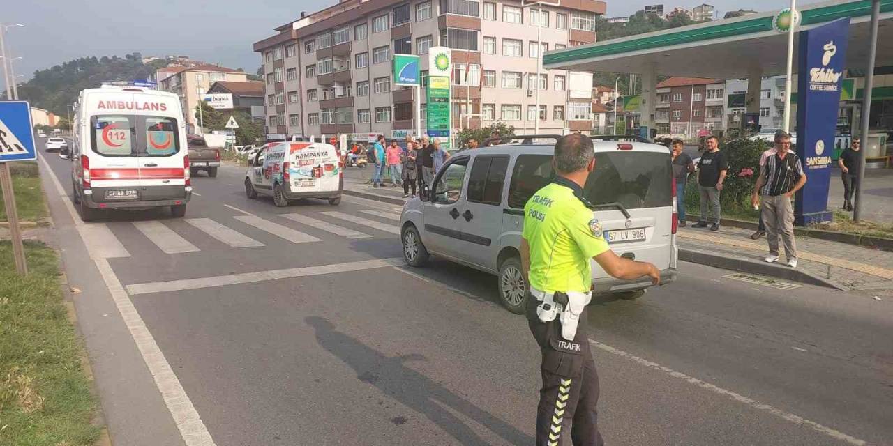 Otomobil Yayalara Çarptı: 2 Yaralı