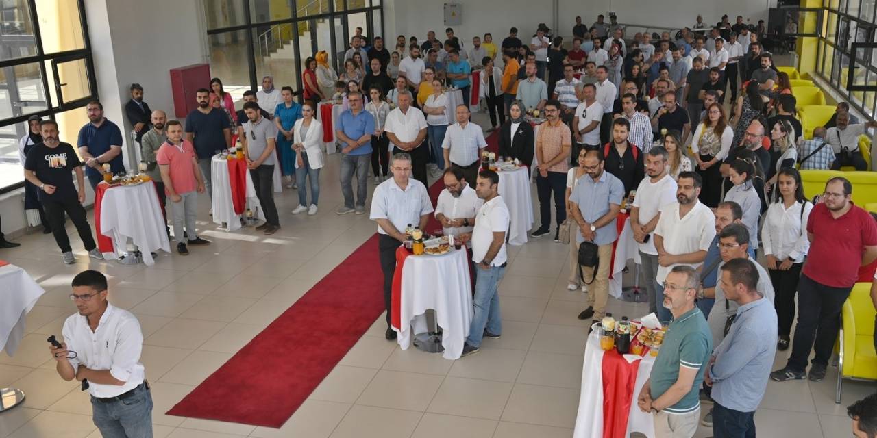 Çakü Ailesi Bayramlaşma Töreninde Bir Araya Geldi