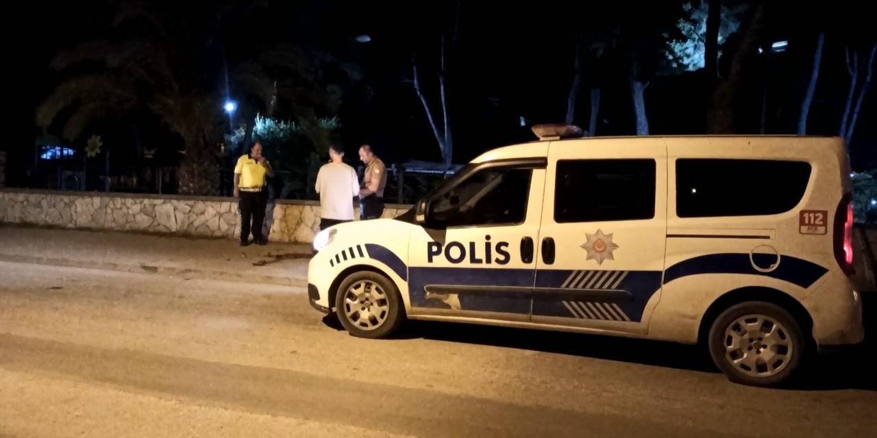 Sevdiği Kızla Gördüğü Genci Silahla Ağır Yaraladı