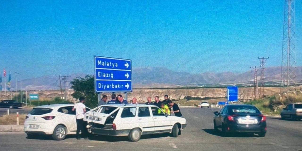 Malatya’da İki Araç Çarpıştı: 2 Yaralı