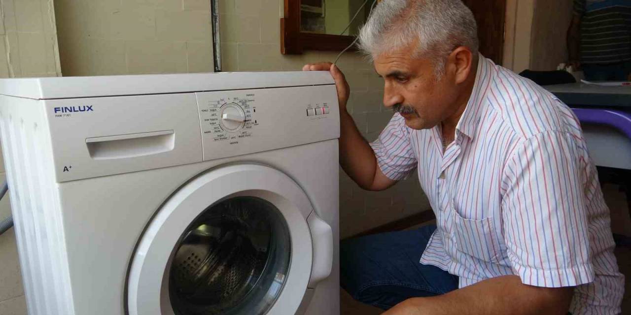 Görme Engelli Vatandaş Sesinden Arızasını Anladığı Beyaz Eşyaların Tamirini Yapıyor