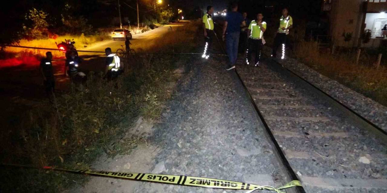 Elazığ’da Trenin Çarptığı Çocuk Hayatını Kaybetti