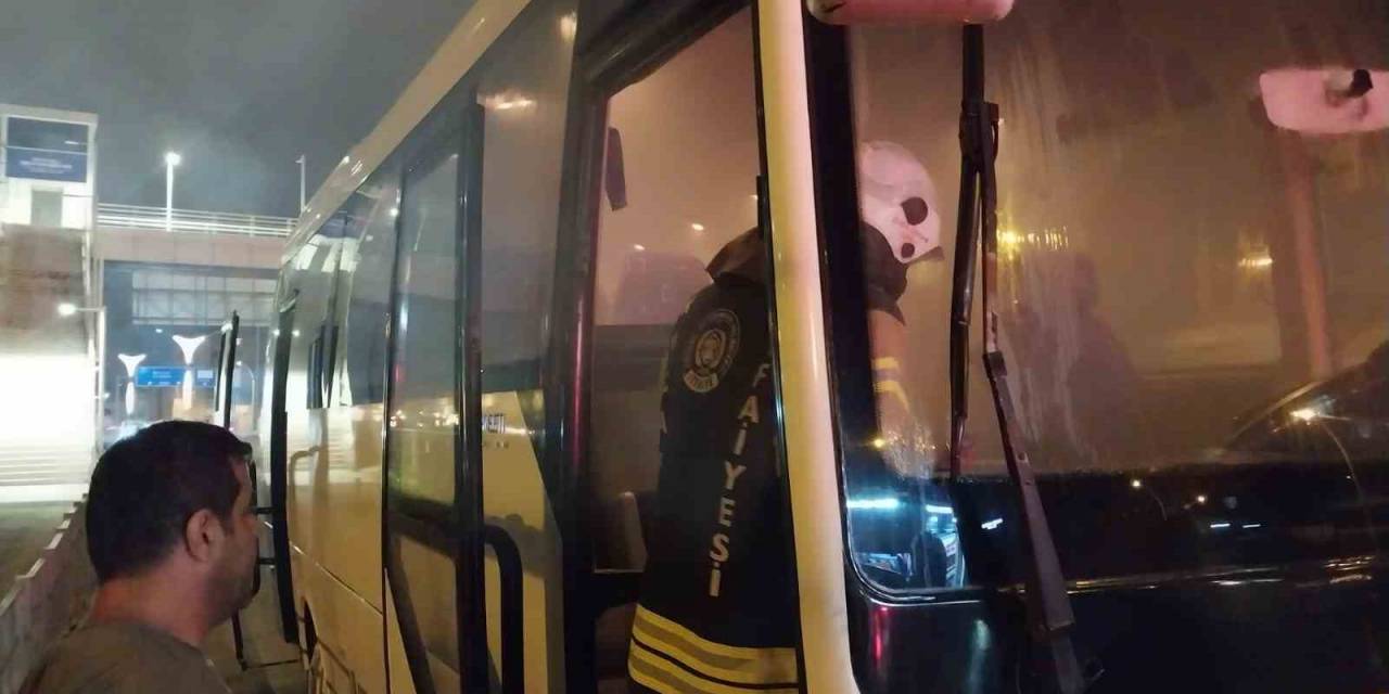 Midibüste Çıkan Yangına, Şans Eseri Yoldan Geçen Arama Kurtarma Ekibi Müdahale Etti