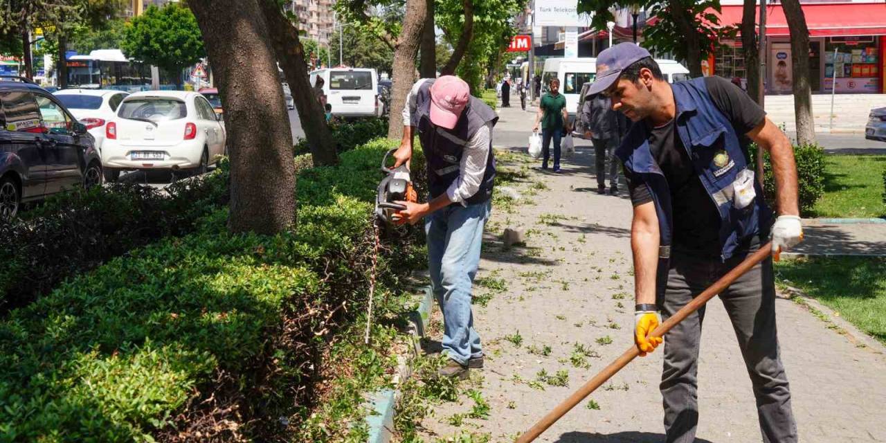 Diclekent Bulvarı’nda Kaldırımlar Yenileniyor