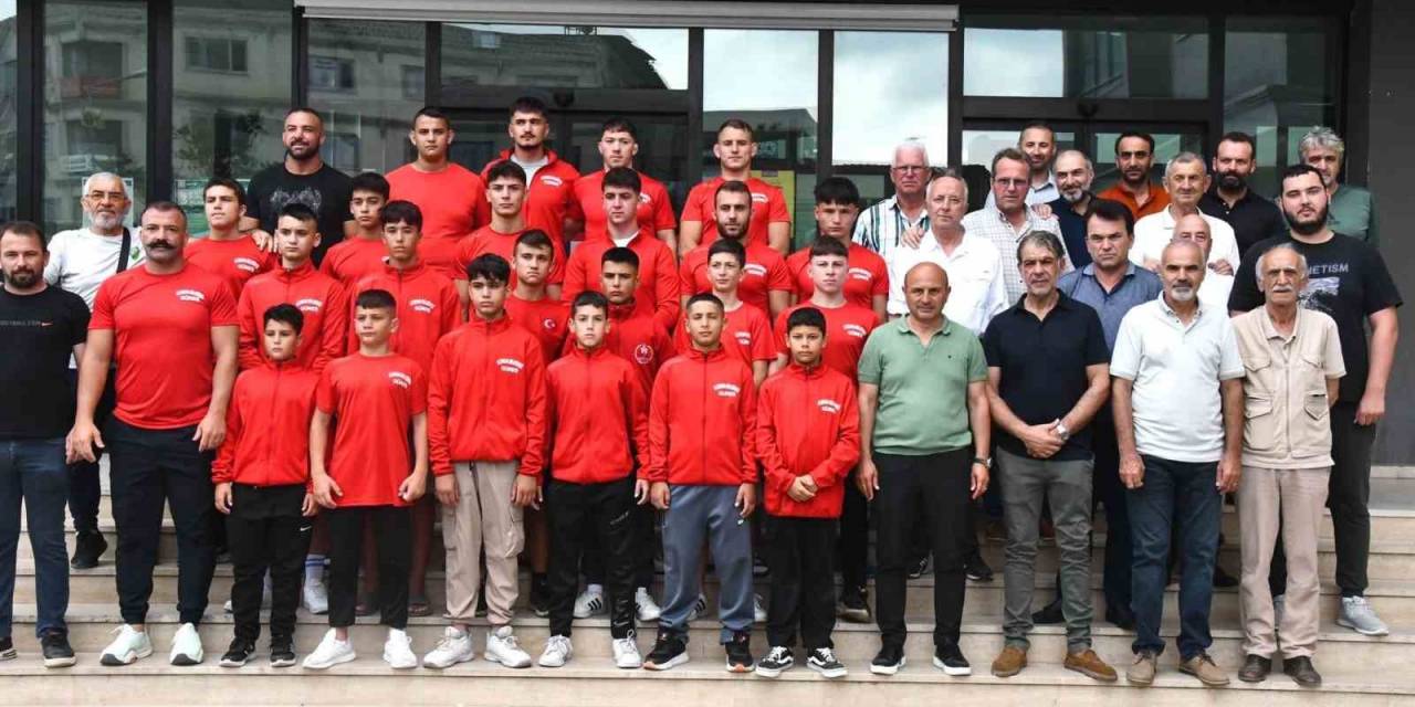 Altınovalı Pehlivanlar, Kırkpınar’a Dualarla Uğurlandı