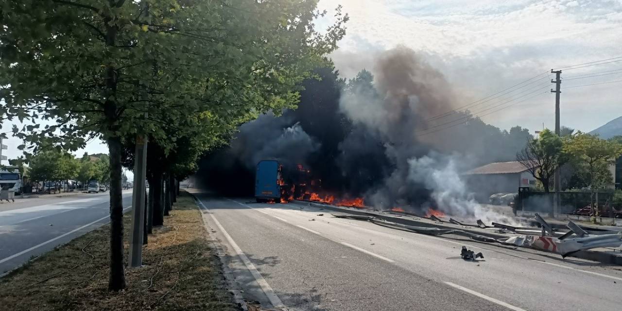 D-650’de Tır Bomba Gibi Patladı, Faciadan Dönüldü