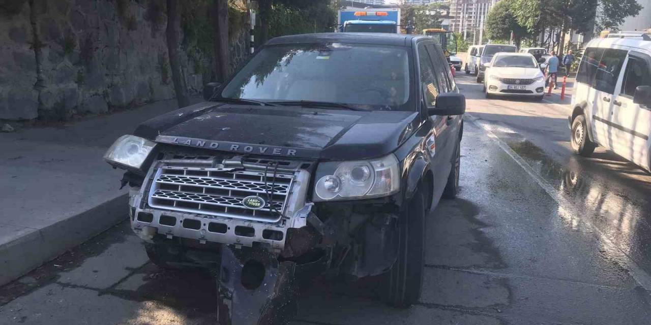 Eyüpsultan’da Su Borusu Patladı, Cadde Göle Döndü
