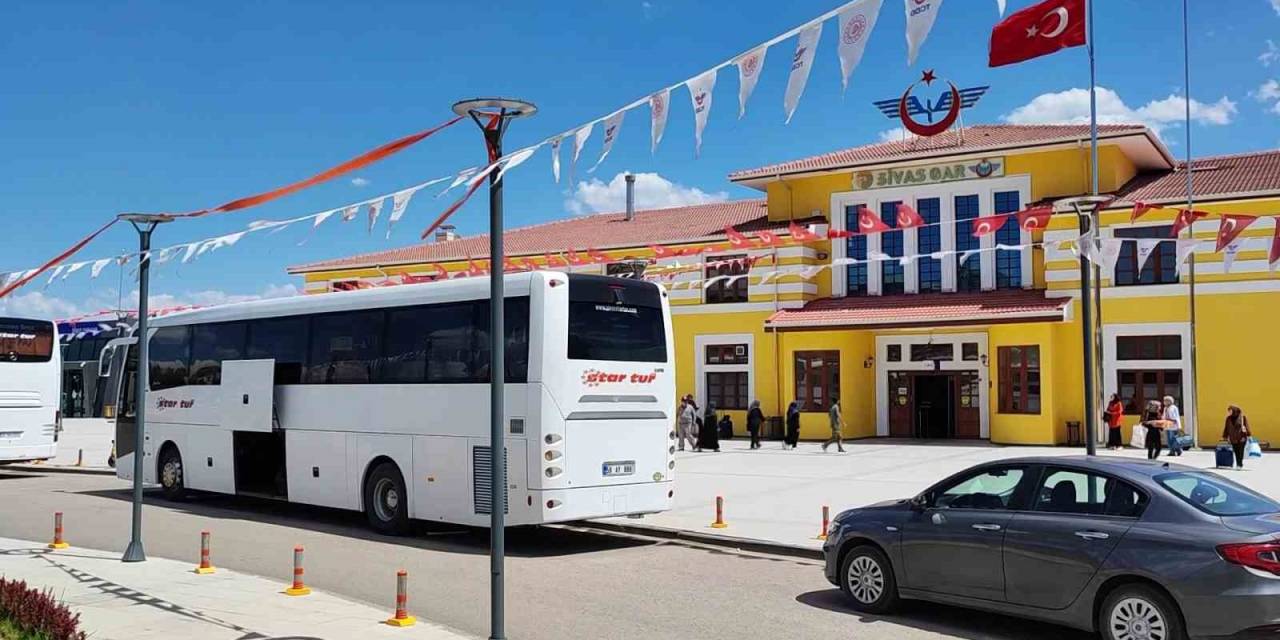 Tren Gecikti, Yolcular İsyan Etti
