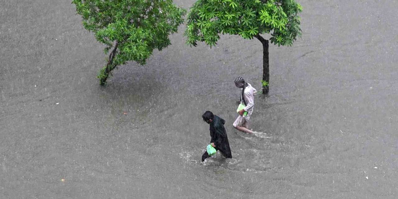 Pakistan’daki Sel Ve Fırtınada Can Kaybı 32’ye Yükseldi