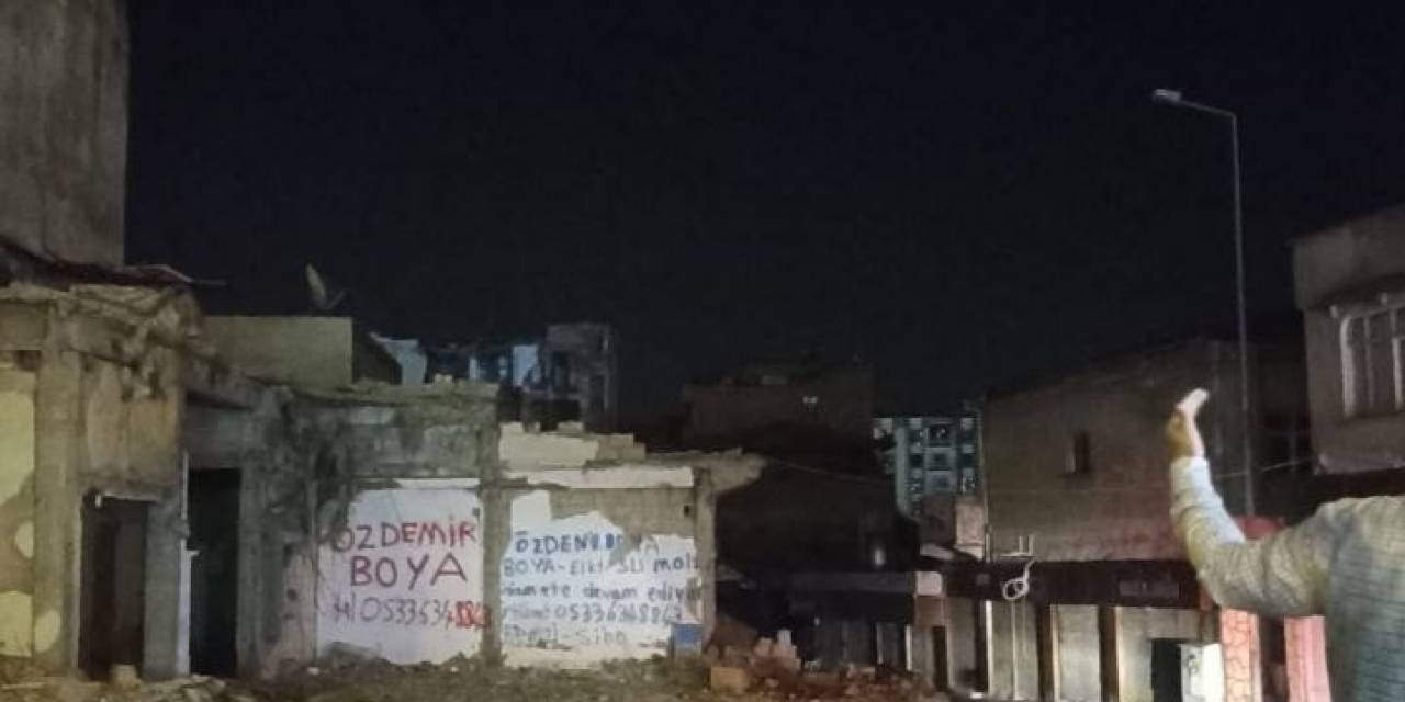 İslahiye’de Hasarlı 2 Bina Çöktü