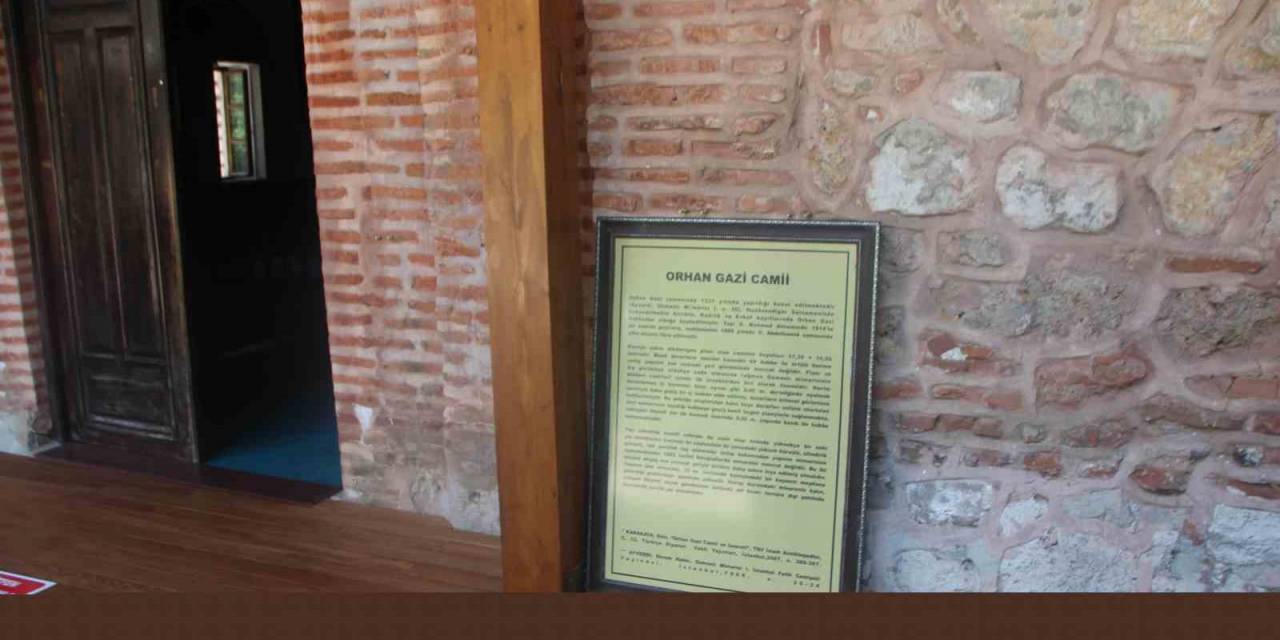 Tarihi Camiye Saygısızlık