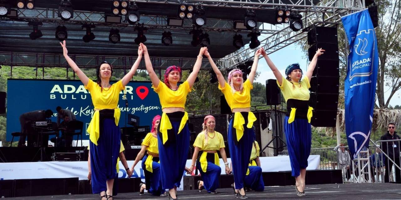 Ukraynalı Savaş Mağduru Kadınlar Kurdukları Dans Grubu İle Hayata Yeniden Tutundu