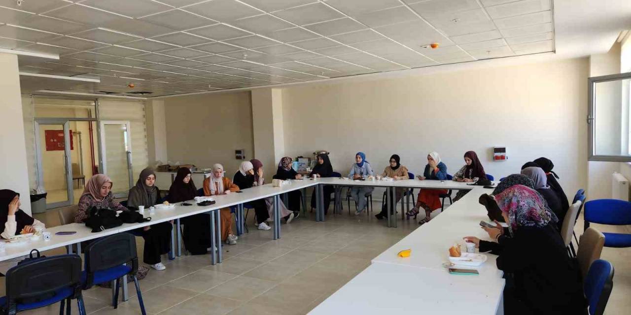 Van’da ‘hikmethane Kampı’ Devam Ediyor