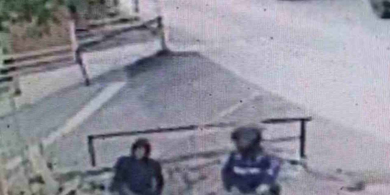 Motosikletle Gelip Motosiklet Çaldılar...o Anlar Kamerada