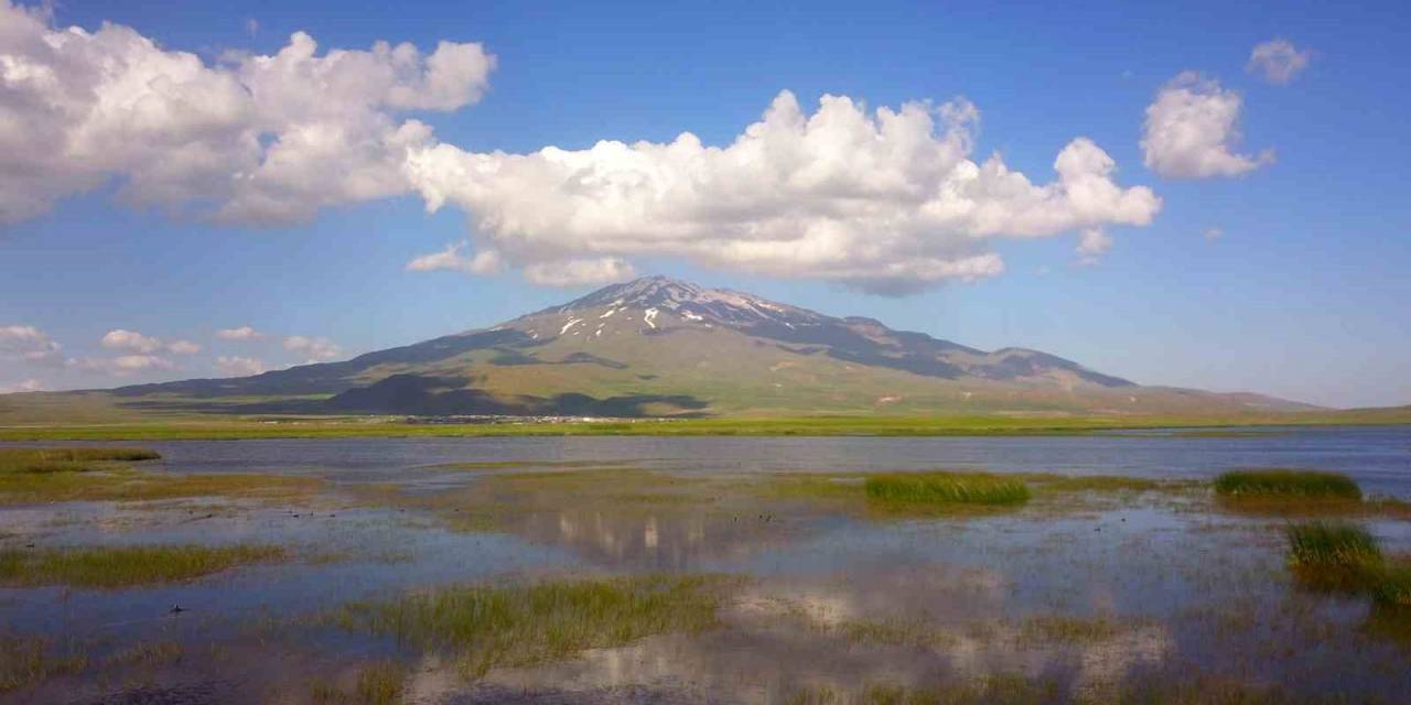 Cil Gölü Görenleri Hayran Bırakıyor