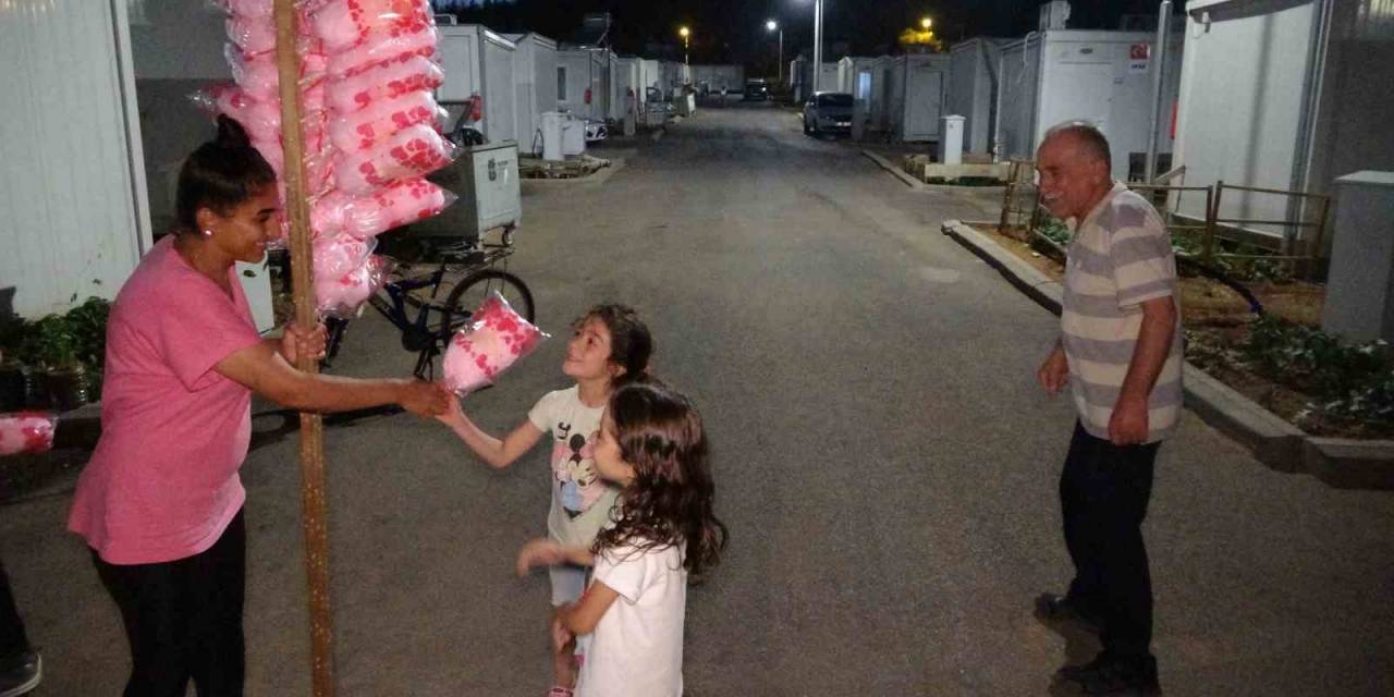 Konteyner Kentteki Çocukların Pamuk Şekercisi Oldu
