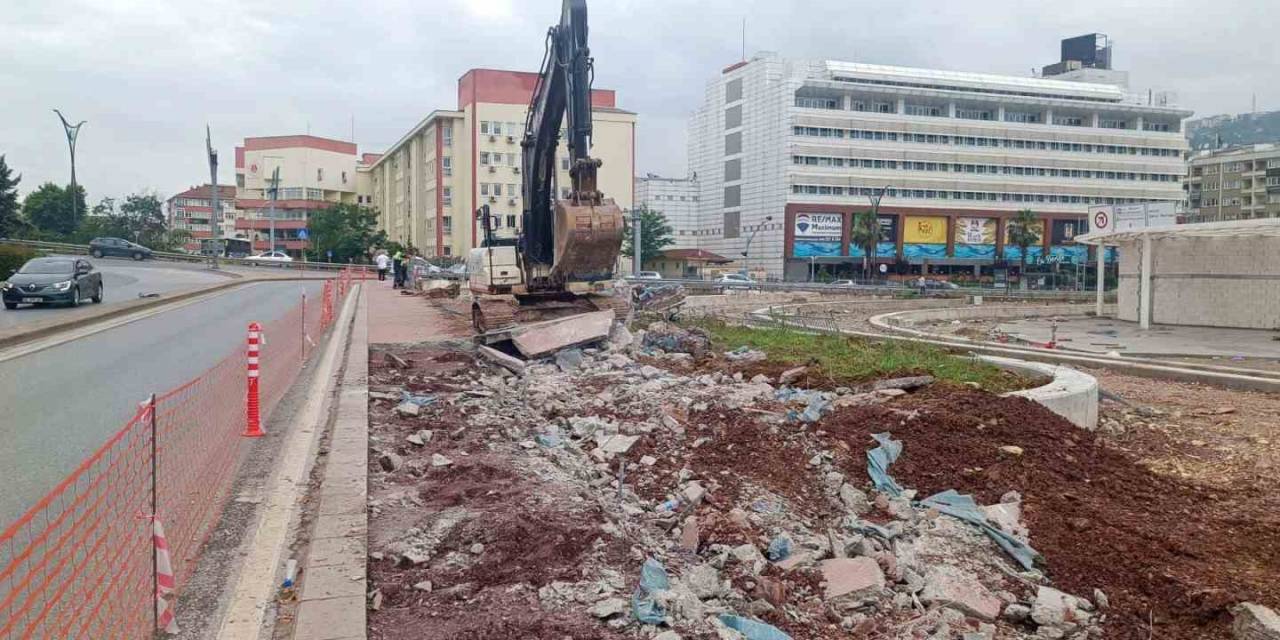 Milli İrade Meydanı’nda Şerit Genişletme Çalışması