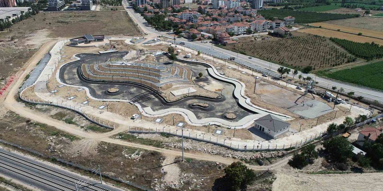 Belediye Tarafından Yapılan Şehir Parkı’nda Çalışmalar Devam Ediyor