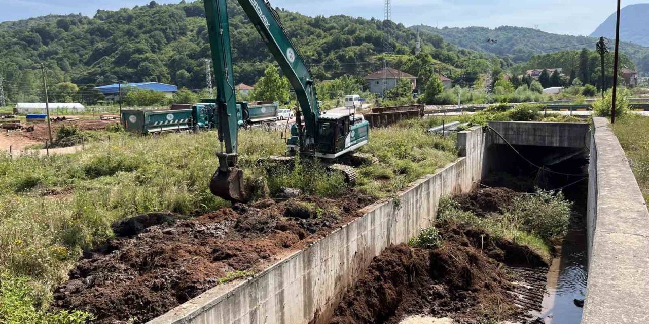 Şiddetli Yağış Uyarısı Yapılan Bartın’da Dere Yatakları Temizleniyor