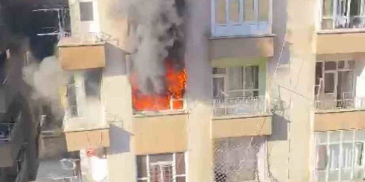 Apartman Dairesinde Korkutan Yangın