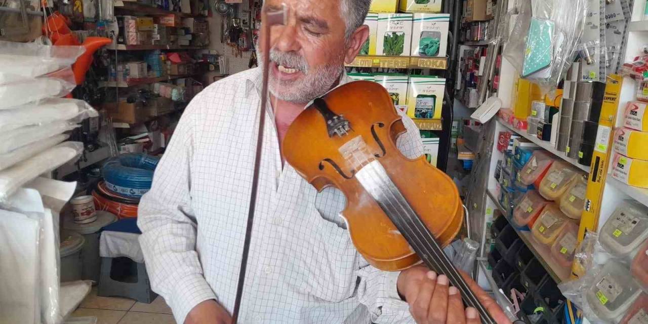 Babadan Kalma Asırlık Kemanıyla 45 Yıldır Sokak Müziği Yapıyor