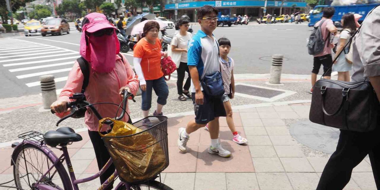 Tayvan’da Sıcak Hava Alarmı: 38 Dereceyi Aştı