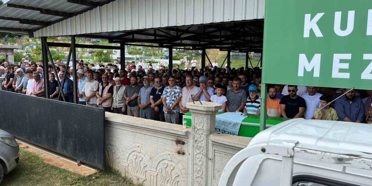 Acı Kazada Hayatını Kaybeden Genç Son Yolculuğuna Uğurlandı