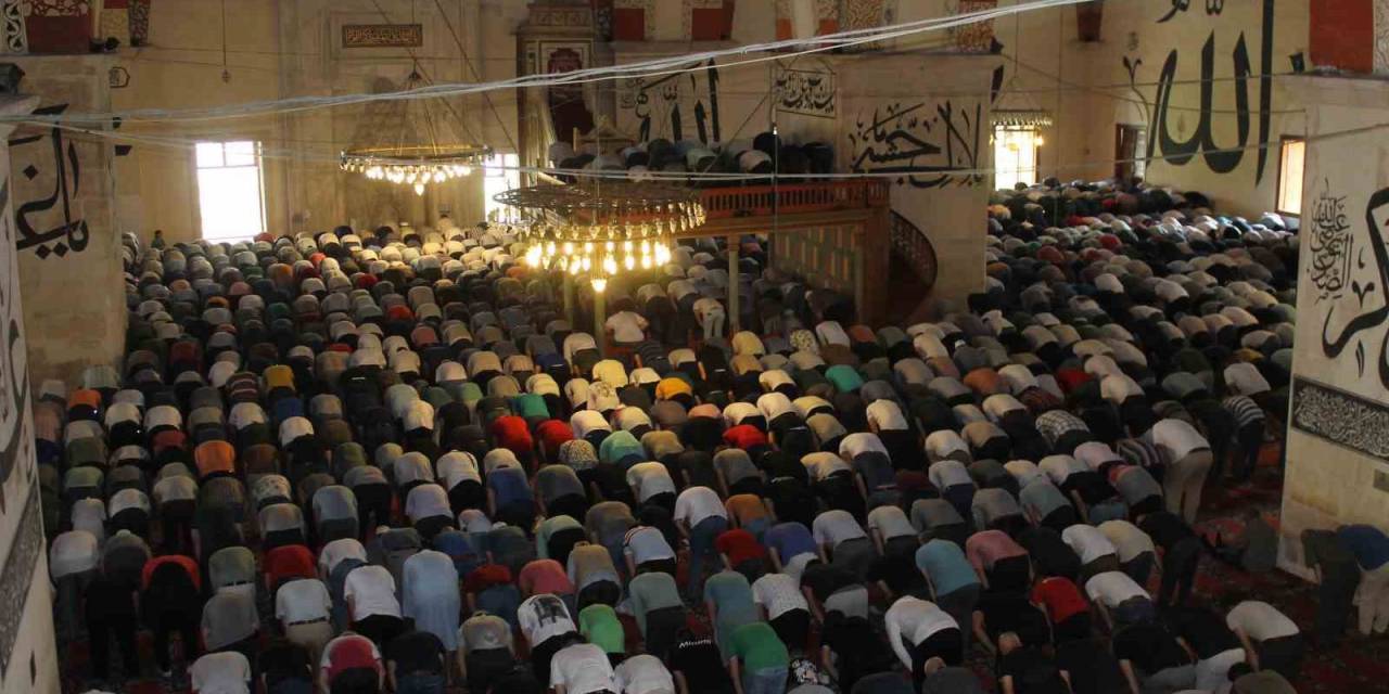 Pehlivanlar Edirne’deki Camilerde Buluştu