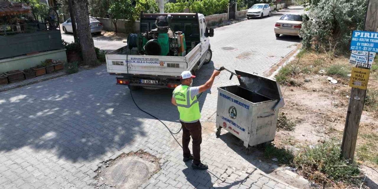 Burhaniye’de İlaçlama Çalışmaları Devam Ediyor