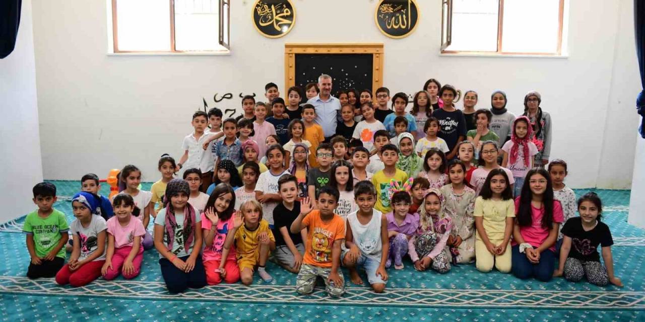 Başkan Çınar’dan Kuran Kursu Öğrencilerine Hediye