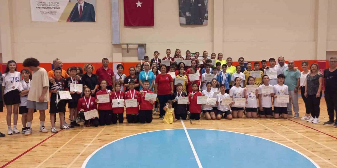 Badminton Analig Ege Grup Müsabakaları Sona Erdi