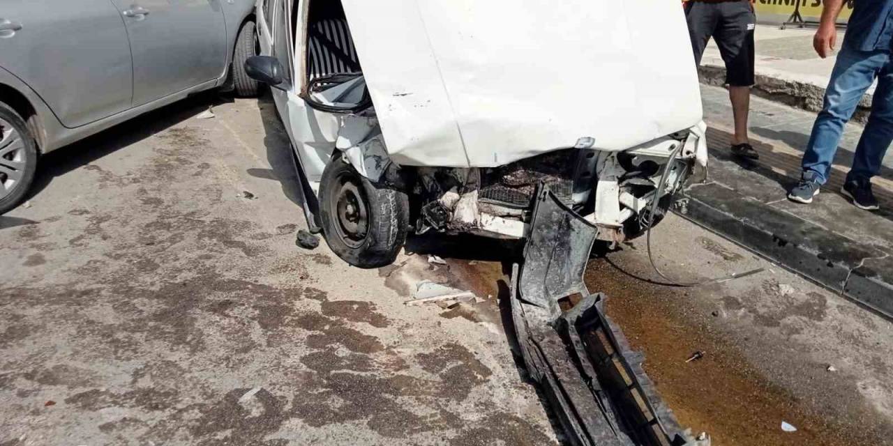 Alkollü Sürücü Park Halindeki Araçlara Daldı: 1’i Ağır 5 Yaralı